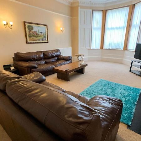 Large Glasgow South Family Home - Free Parking Buitenkant foto