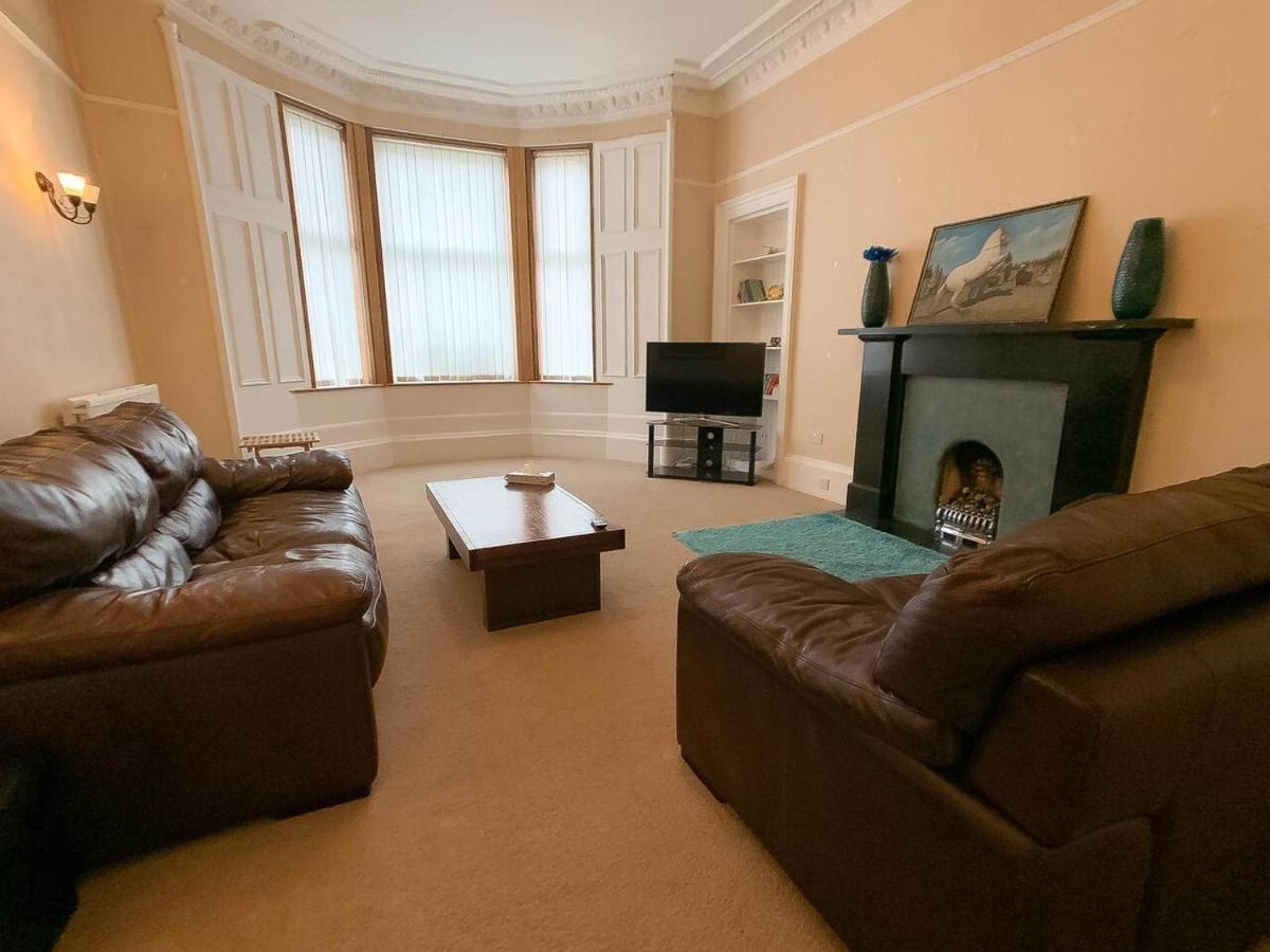 Large Glasgow South Family Home - Free Parking Buitenkant foto