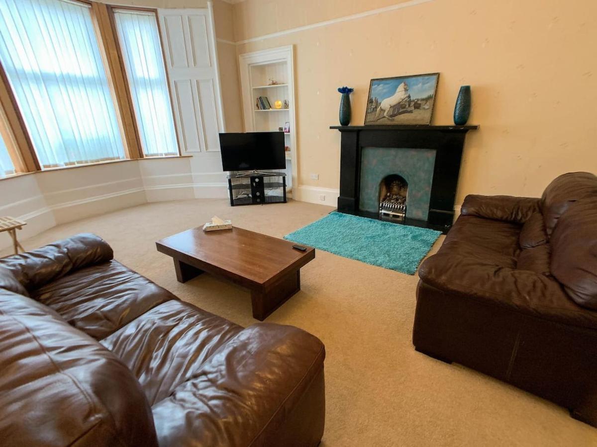 Large Glasgow South Family Home - Free Parking Buitenkant foto