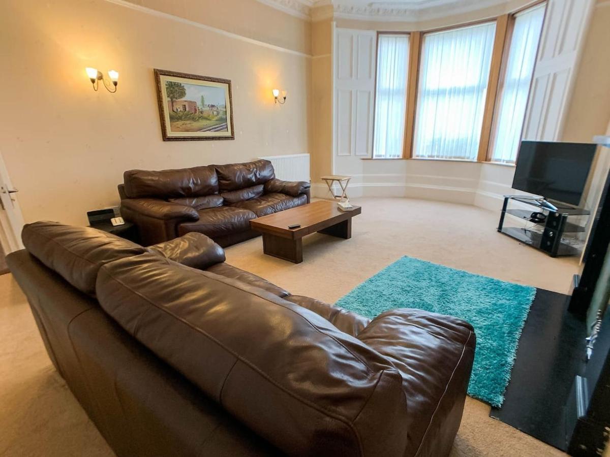 Large Glasgow South Family Home - Free Parking Buitenkant foto