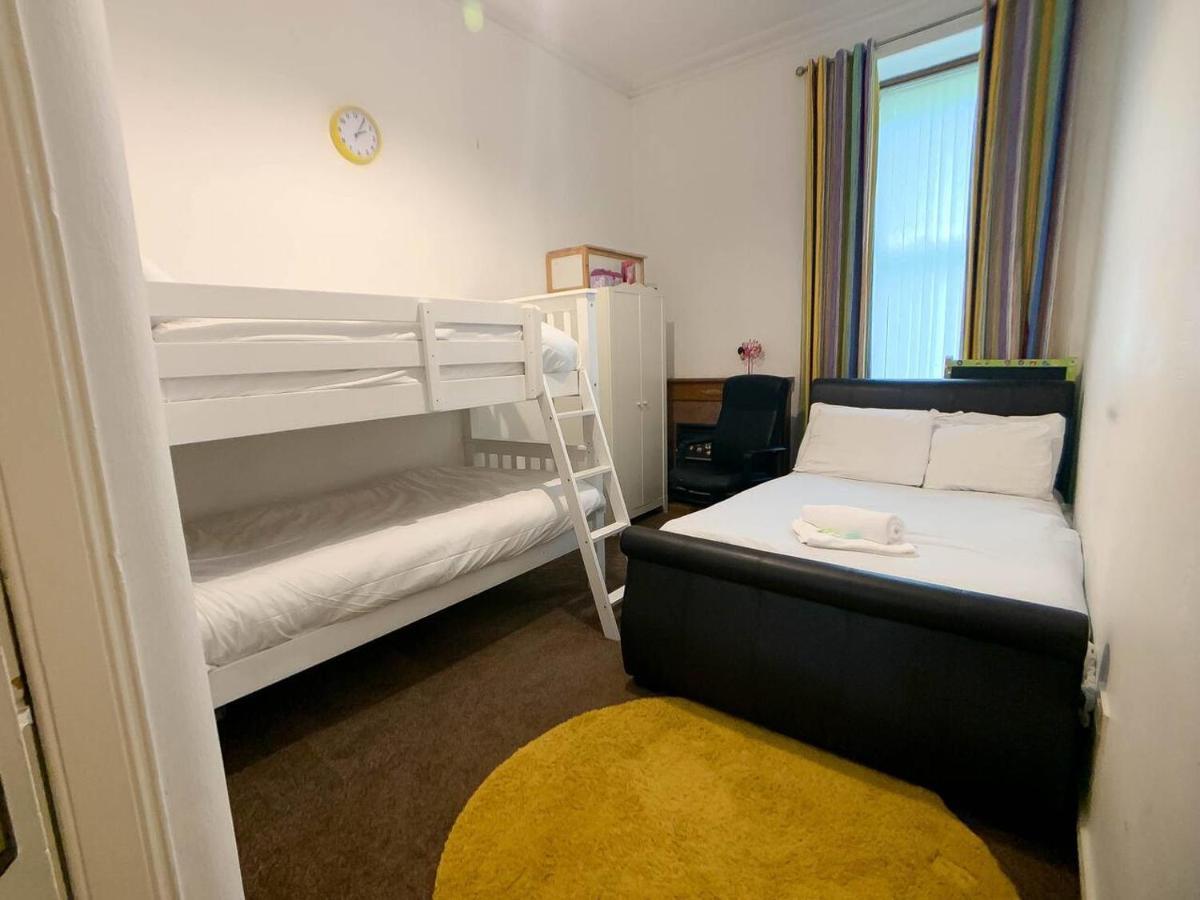 Large Glasgow South Family Home - Free Parking Buitenkant foto