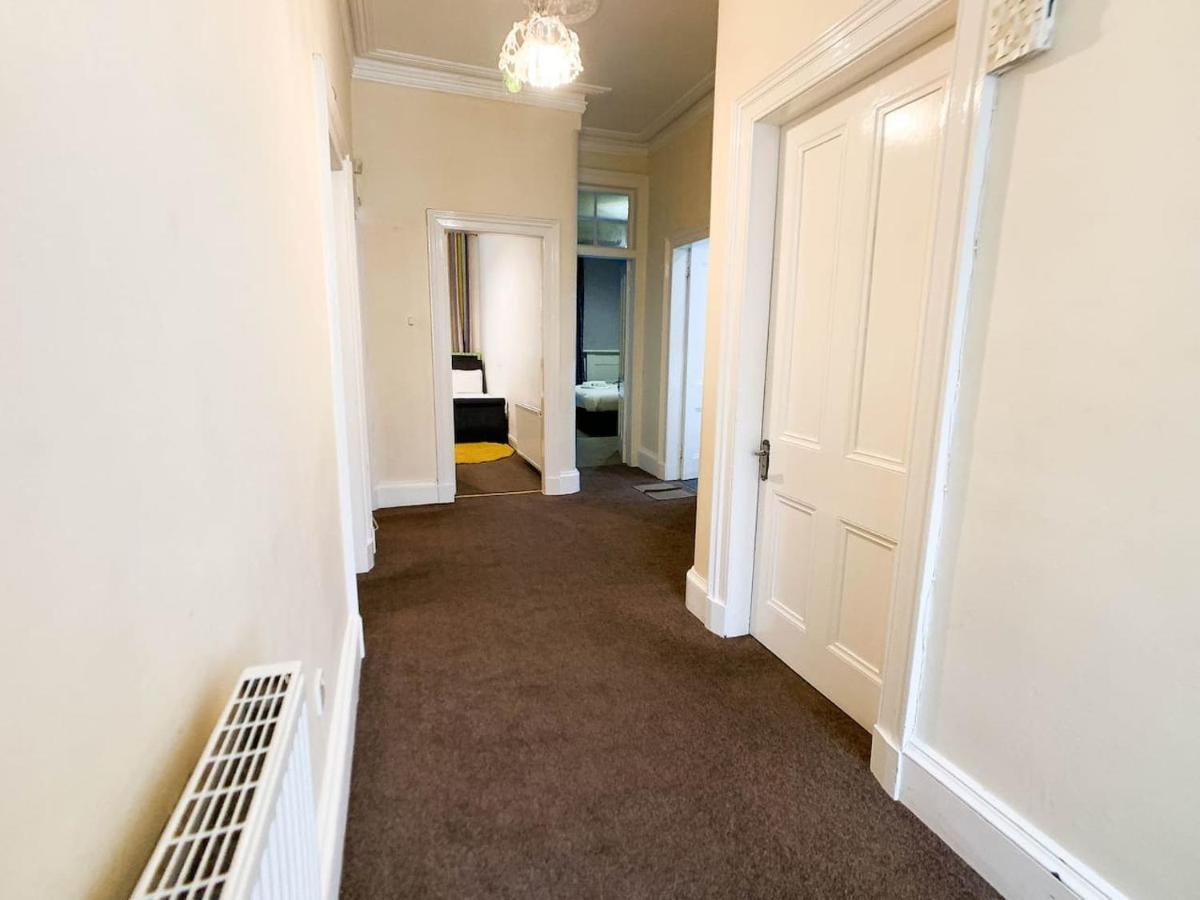 Large Glasgow South Family Home - Free Parking Buitenkant foto