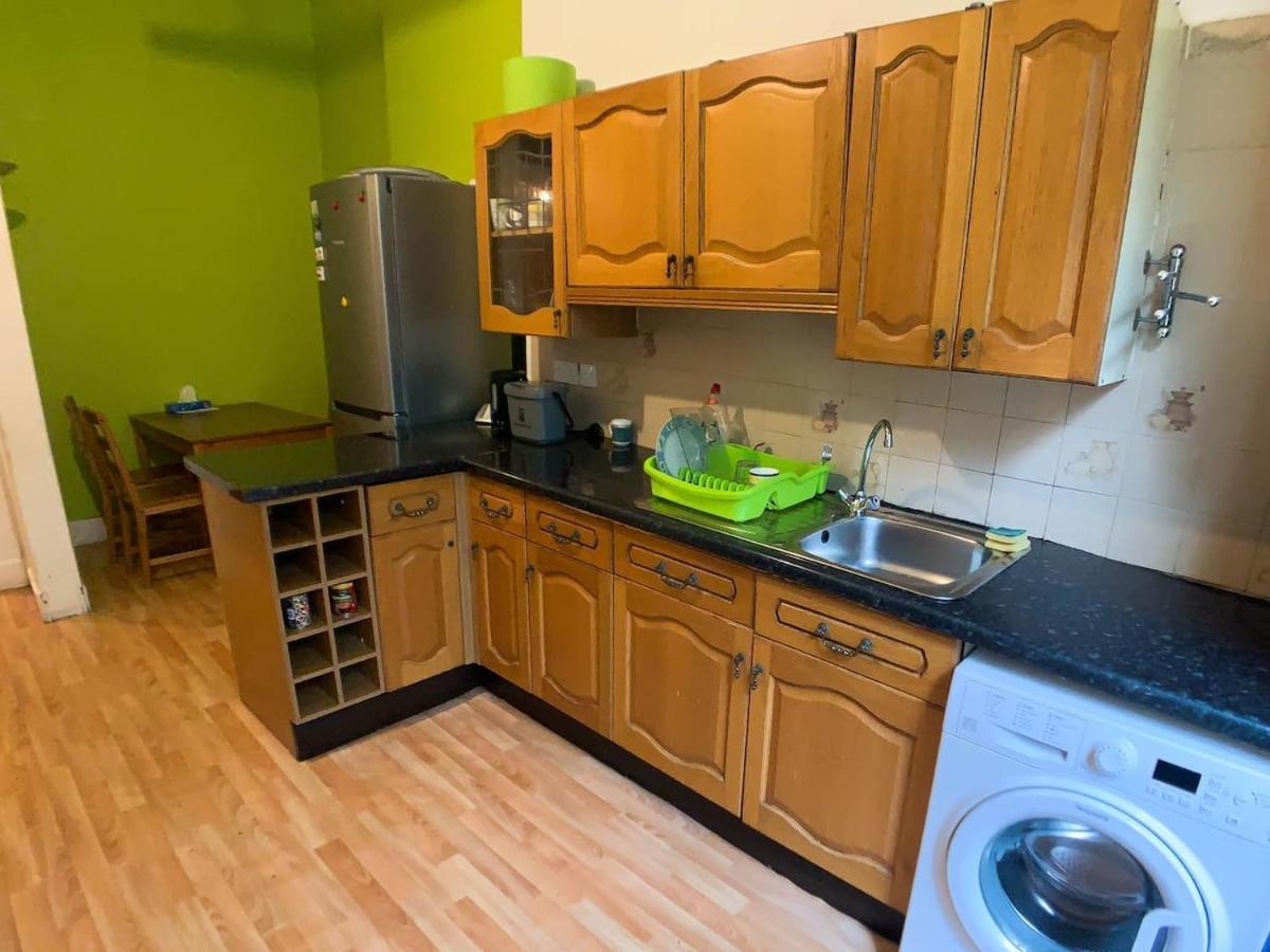 Large Glasgow South Family Home - Free Parking Buitenkant foto
